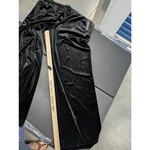 NWT Meg & Margot Black Velvet Pull on Straight Leg Pants Women’s Size Large - Picture 7 of 7